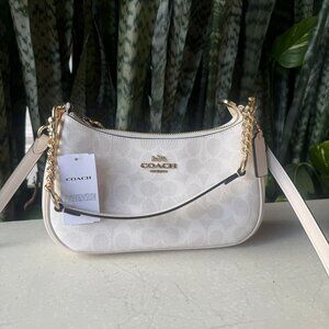 coach Teri Shoulder Bag In Signature Canvas cv933